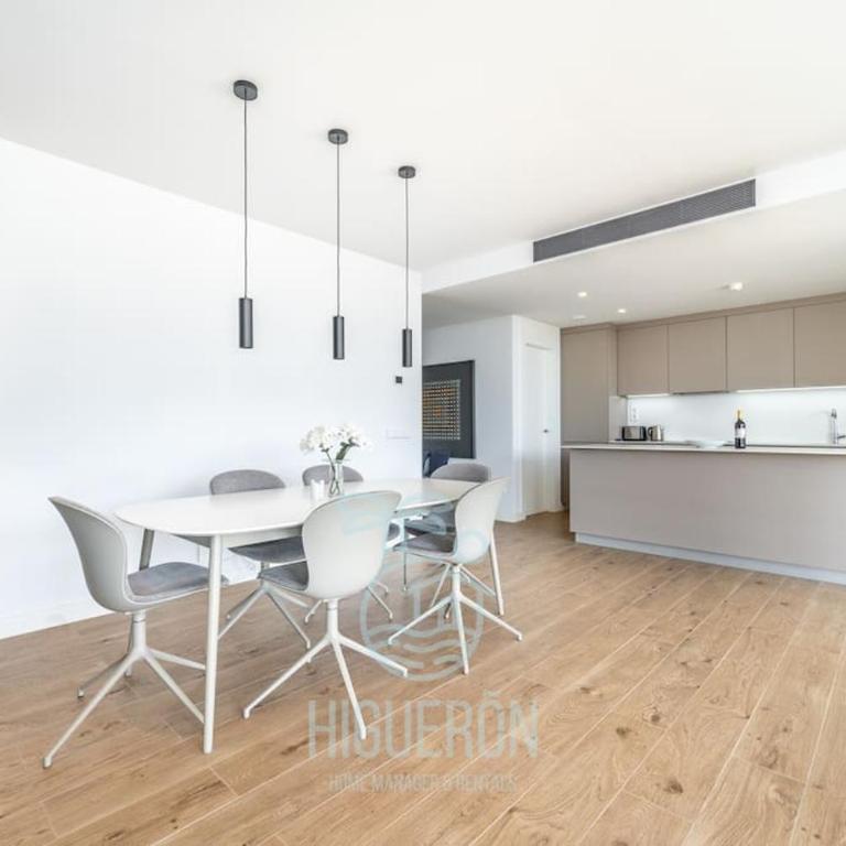 HigueronRentals Golden Sunrise - Three-Bedroom Apartment - 48