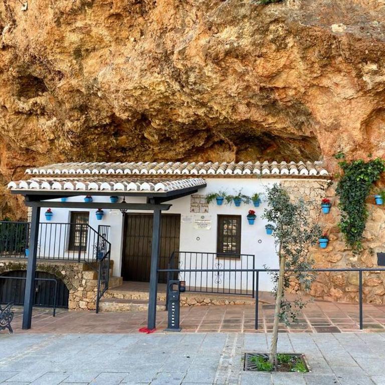 HigueronRentals Golden Sunrise - Three-Bedroom Apartment - 50