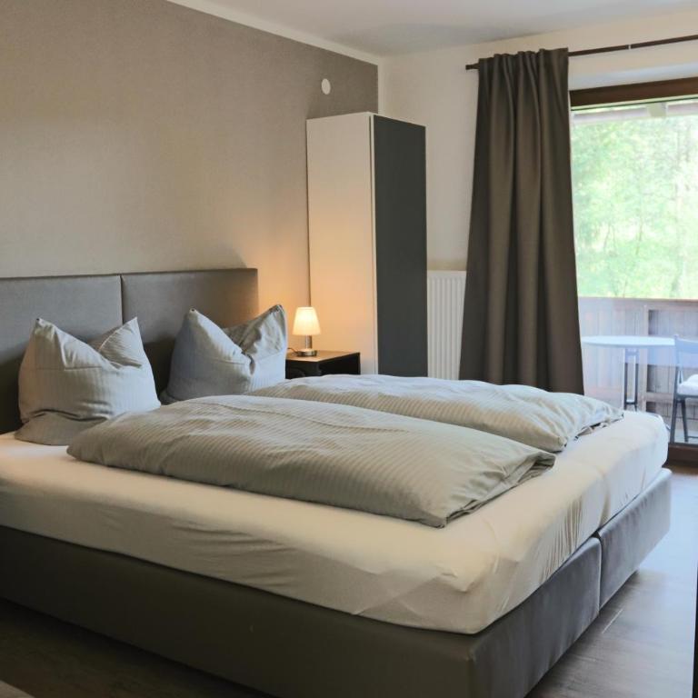 Pension Almhof Baumgarten - Doppelzimmer mit Balkon - 1