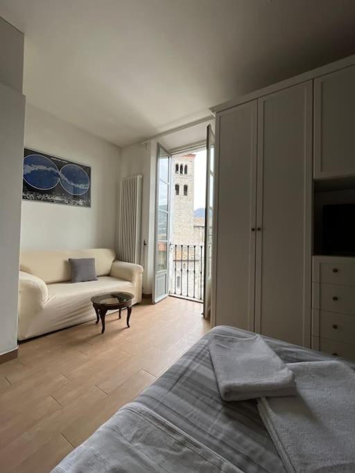 [Como 100MQ] 5 mins to center + Free Park and View - Appartamento con 2 Camere da Letto - 55