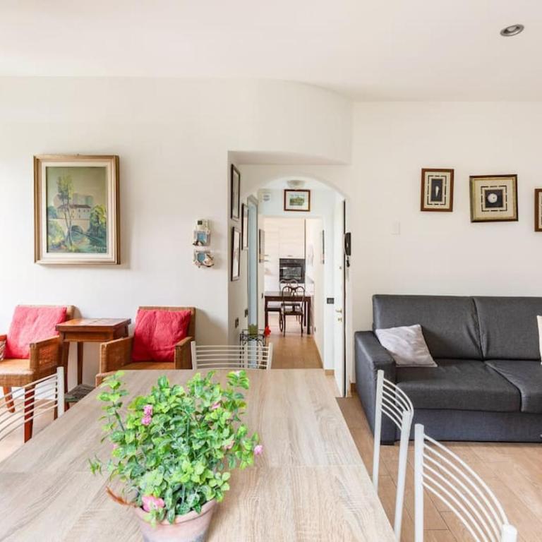 [Como 100MQ] 5 mins to center + Free Park and View - Appartamento con 2 Camere da Letto - 70