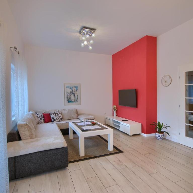 Villa Vita - Three-Bedroom Villa - 28