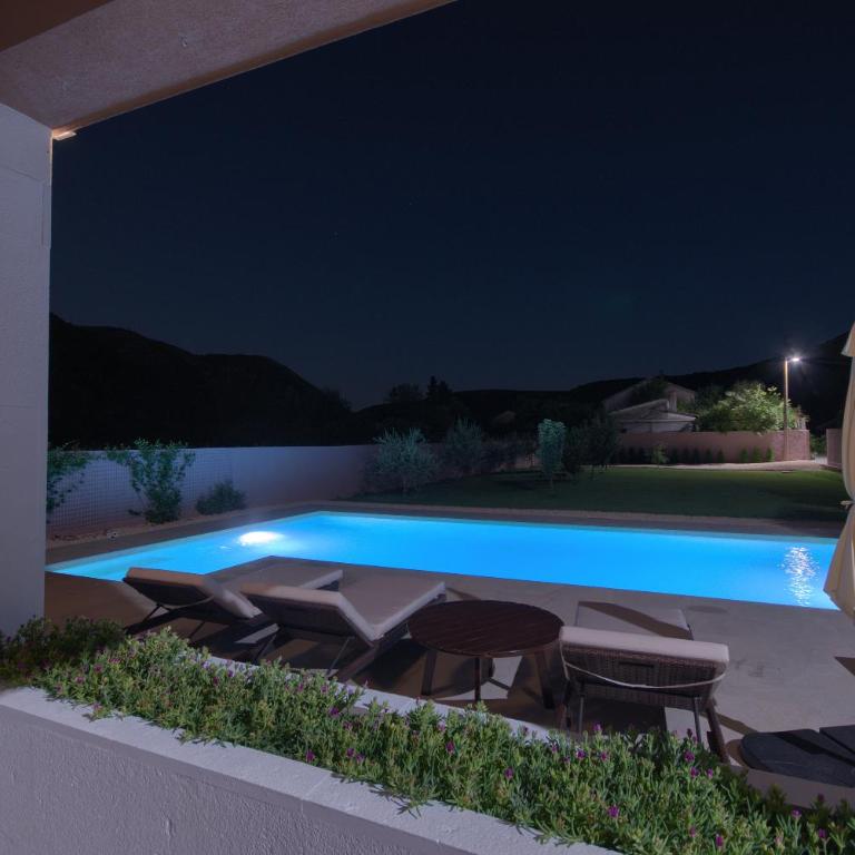 Villa Vita - Three-Bedroom Villa - 29