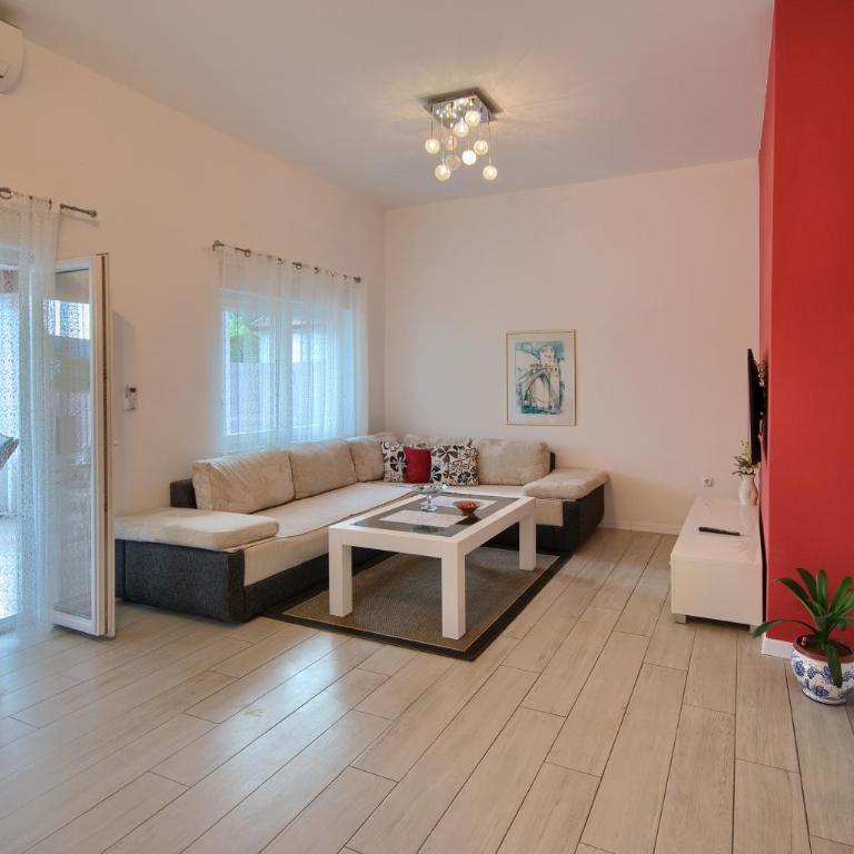 Villa Vita - Three-Bedroom Villa - 38