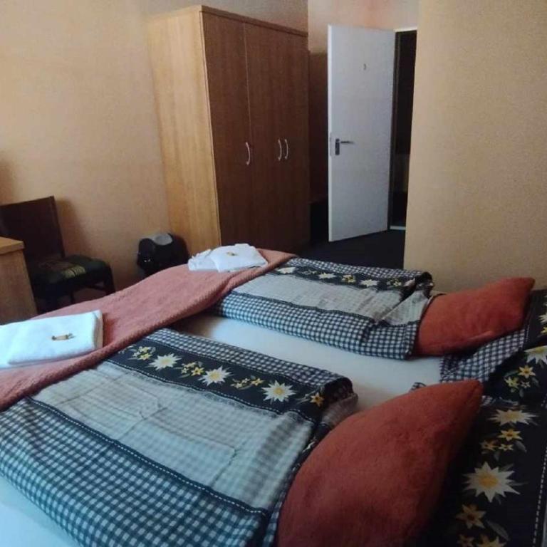 Jasmin Pension Central Location Shared Kitchen Pet Friendly - Doppelzimmer mit eigenem Bad - 8