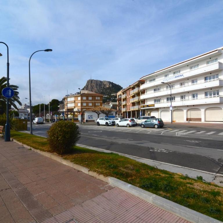 MARINA LATERAL 1D - Three-Bedroom Apartment - 6