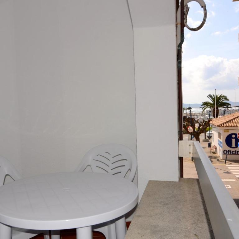 MARINA LATERAL 1D - Three-Bedroom Apartment - 8