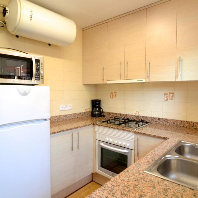 MARINA LATERAL 1D - Three-Bedroom Apartment - 22