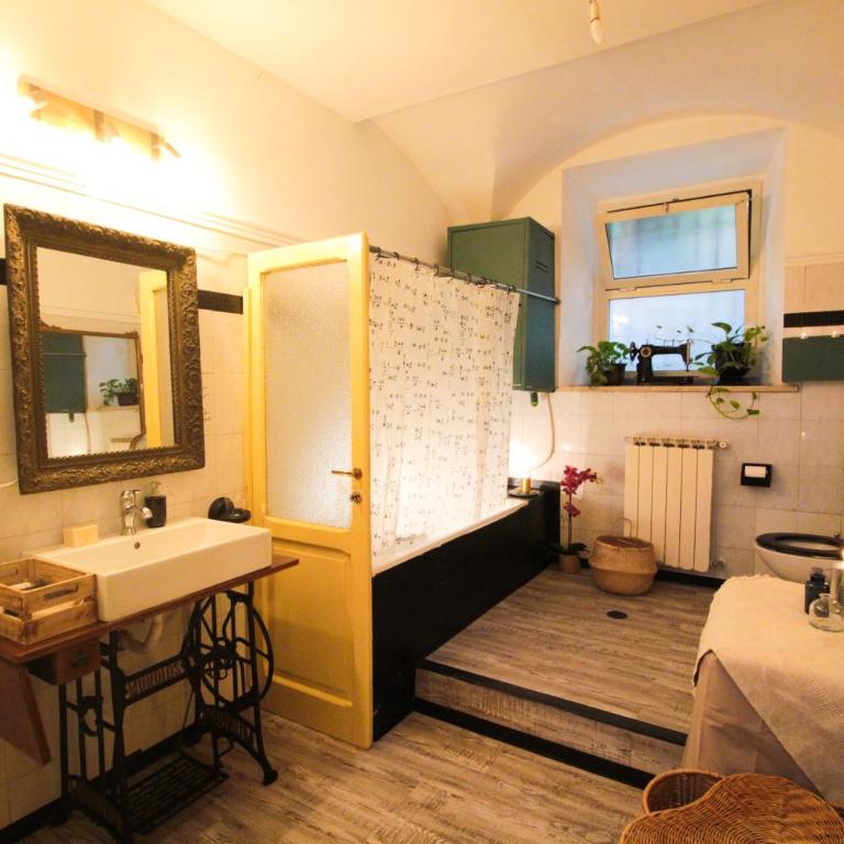 I Colori di Nini Vacanza a Trastevere - Two-Bedroom Apartment - 1