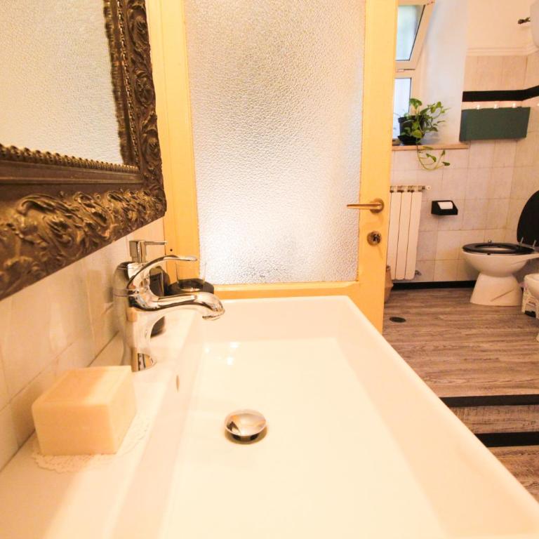 I Colori di Nini Vacanza a Trastevere - Two-Bedroom Apartment - 13