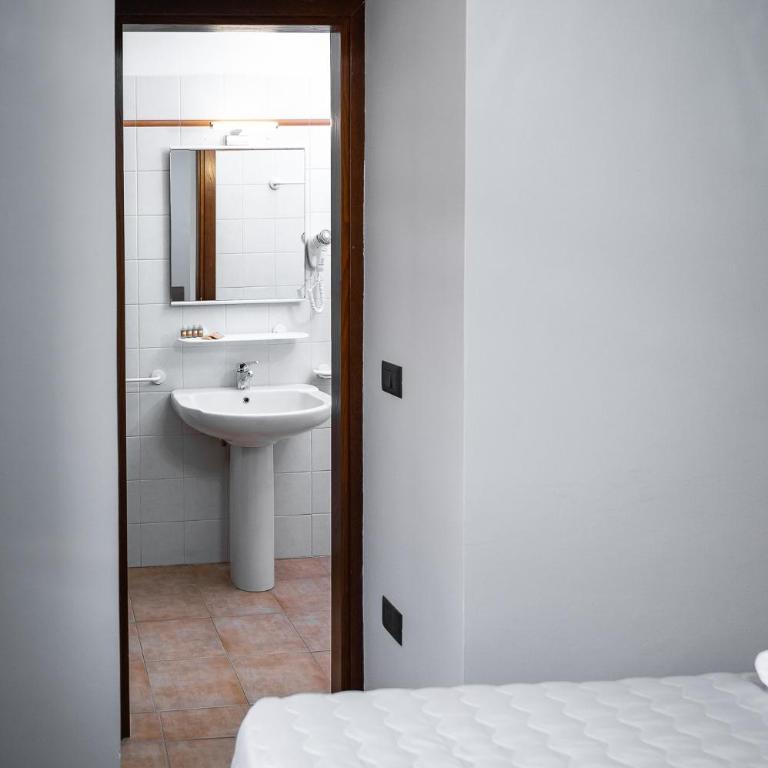 Roof Garden Rooms - Budget Single Room - 8