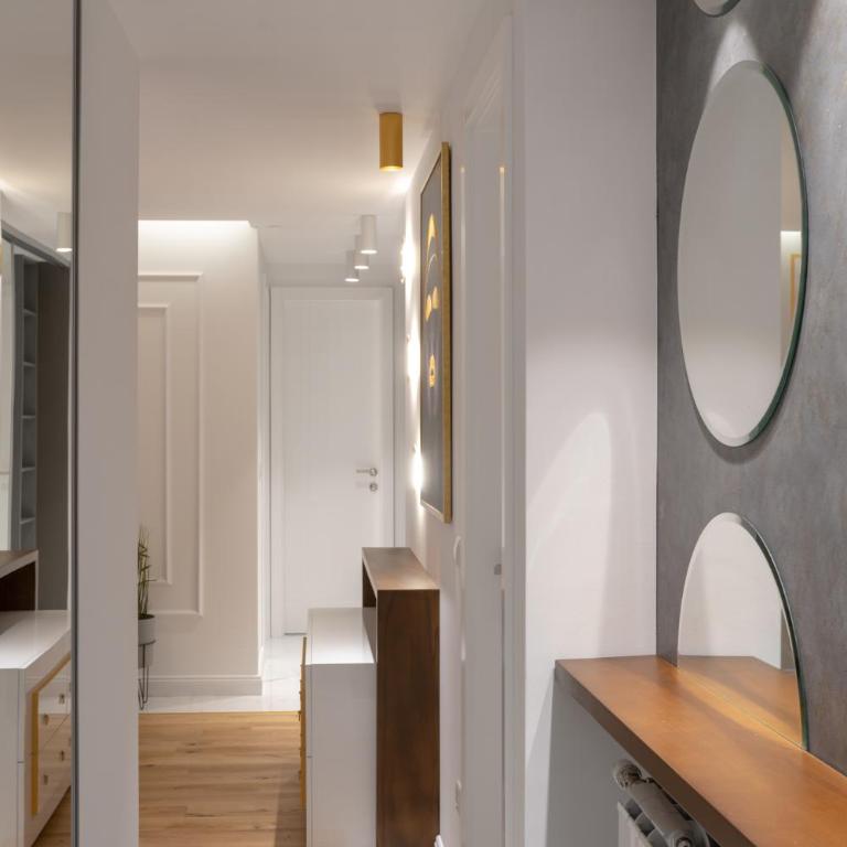 Golden Apartment With King Bed - One-Bedroom Apartment - 20