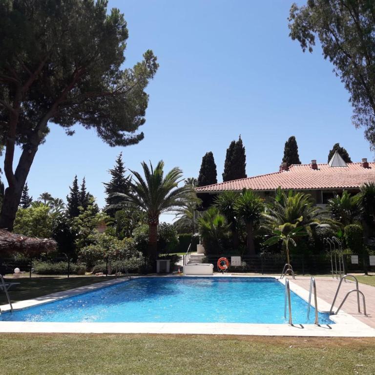 Puerto Banus Apartment near beachfront, big sunny terrace, pool, tennis court, parking & movies projector - One-Bedroom Apartment - 38