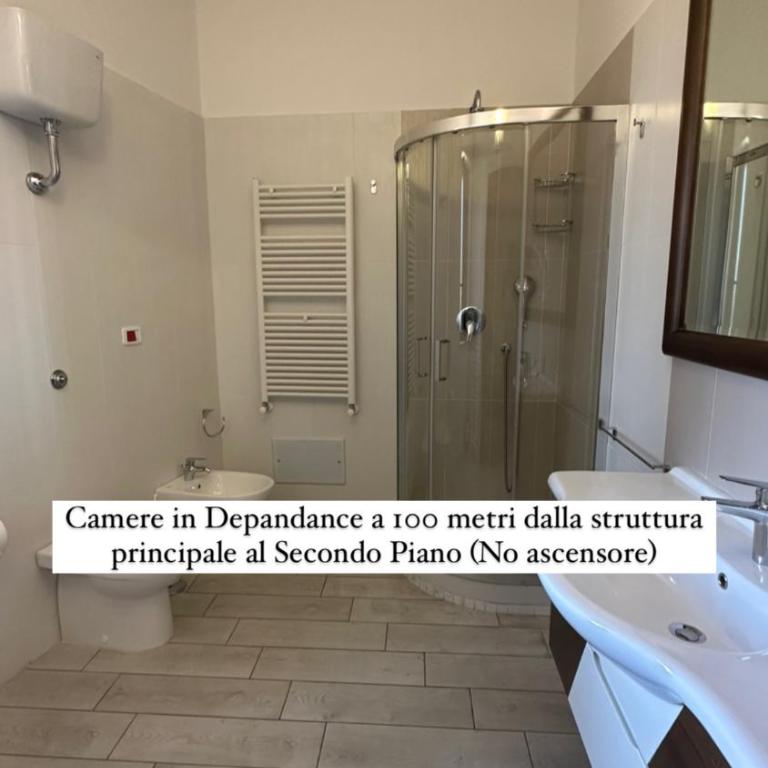 Hotel Insonnia - Camera Tripla con Bagno Privato - 4