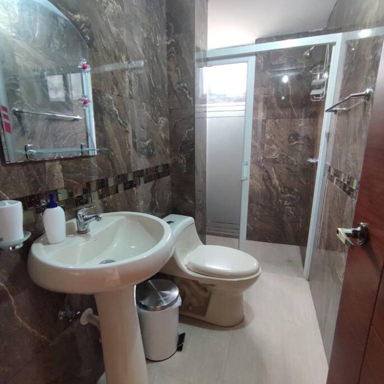 Hospedaje Charlie's House - Three-Bedroom Apartment - 14