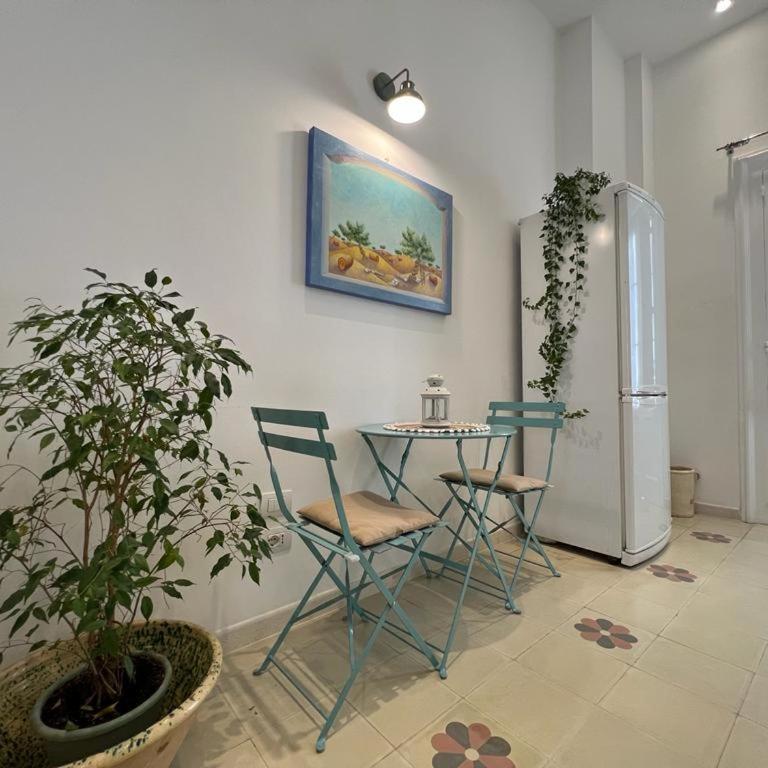 Lux Domus - Appartamento con 2 Camere da Letto - 12