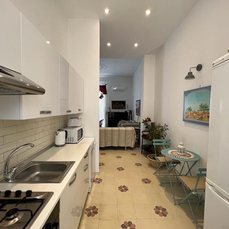 Lux Domus - Appartamento con 2 Camere da Letto - 11