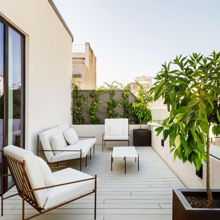 Radisson Collection Hotel, Magdalena Plaza Sevilla - Habitación Premium Collection con terraza y bañera de hidromasaje - 3