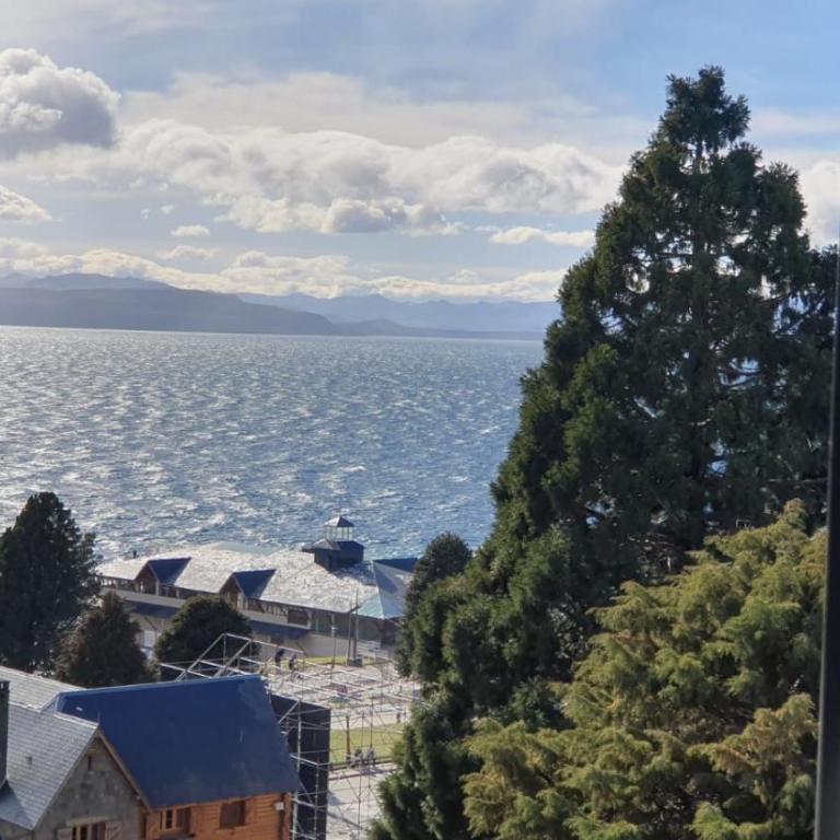 Center Vistas - Apartment with Lake View - 15