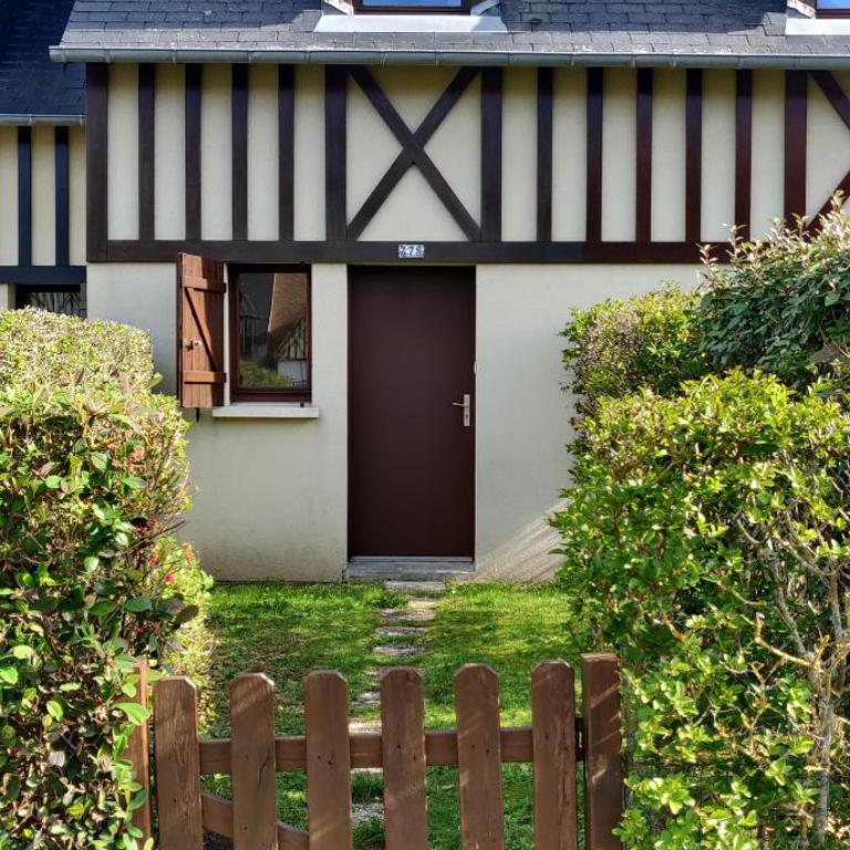 Cottage Cabourg plage avec jardin et vélos - Two-Bedroom House - 1