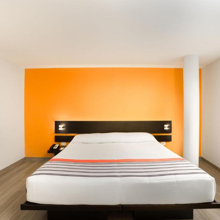 City Express Junior by Marriott Ciudad de México Sullivan - Habitación con cama extragrande. - 2
