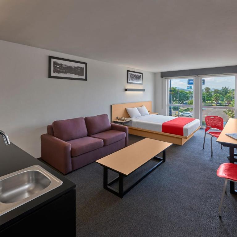 City Express by Marriott Queretaro Jurica - Superior Queen Room with Sofa Bed - 3