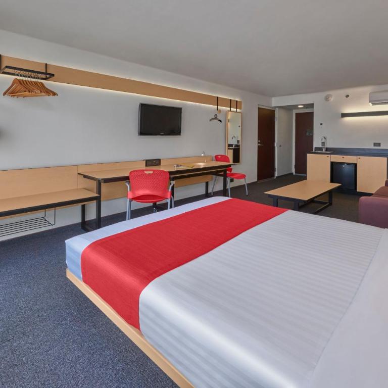 City Express by Marriott Queretaro Jurica - Superior Queen Room with Sofa Bed - 2