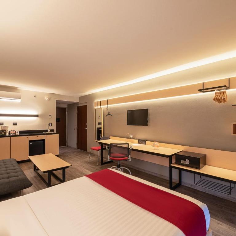 City Express Plus by Marriott Guadalajara Palomar - Habitación Doble Superior con sofá cama - 1