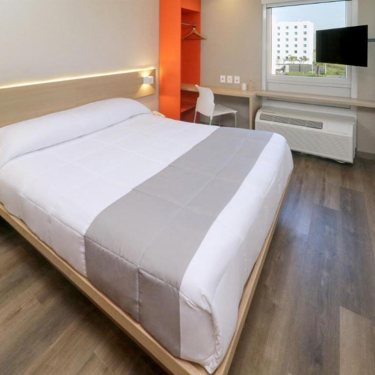City Express Junior by Marriott Tijuana Otay - Queen Room - 1
