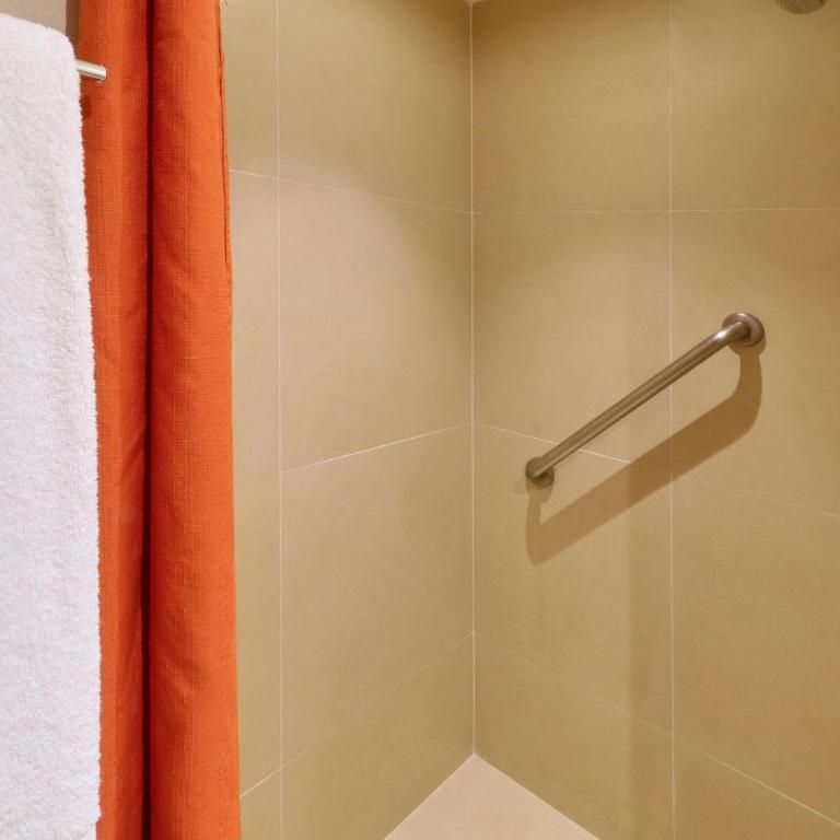 City Express Junior by Marriott Tijuana Otay - Queen Room - 11
