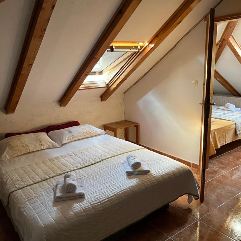 The Cozy Attic Stay - One-Bedroom Apartment - 8