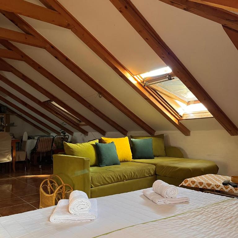 The Cozy Attic Stay - One-Bedroom Apartment - 10
