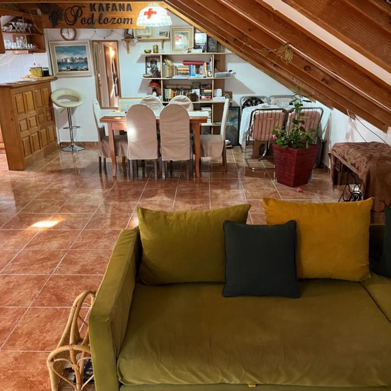The Cozy Attic Stay - One-Bedroom Apartment - 17