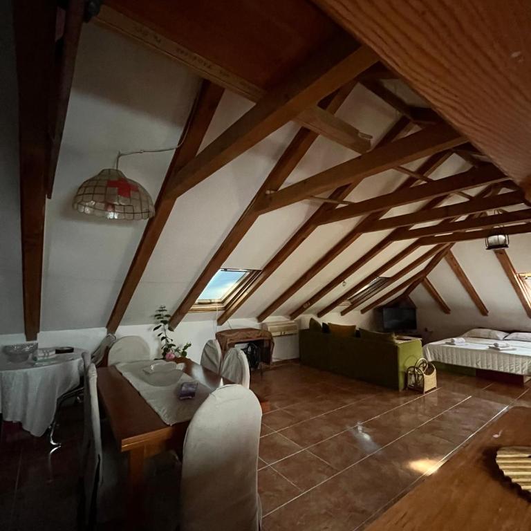 The Cozy Attic Stay - One-Bedroom Apartment - 29