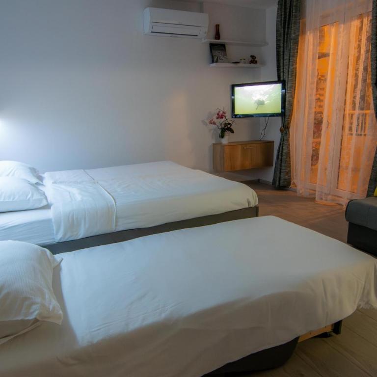 Studio Apartment Mia - free parking - One-Bedroom Apartment - 21