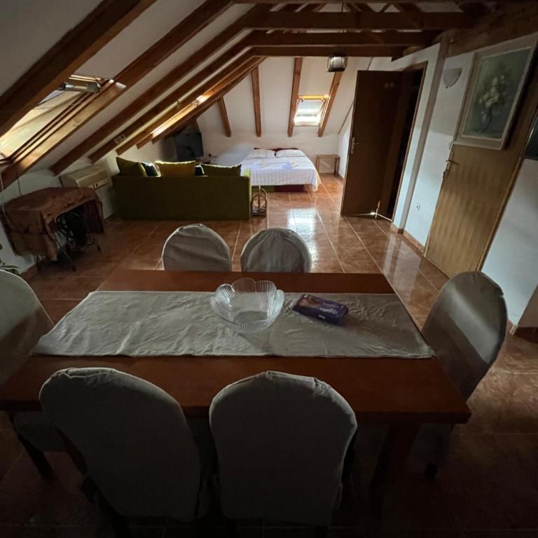 The Cozy Attic Stay - One-Bedroom Apartment - 19