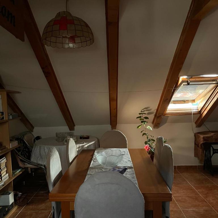 The Cozy Attic Stay - One-Bedroom Apartment - 20