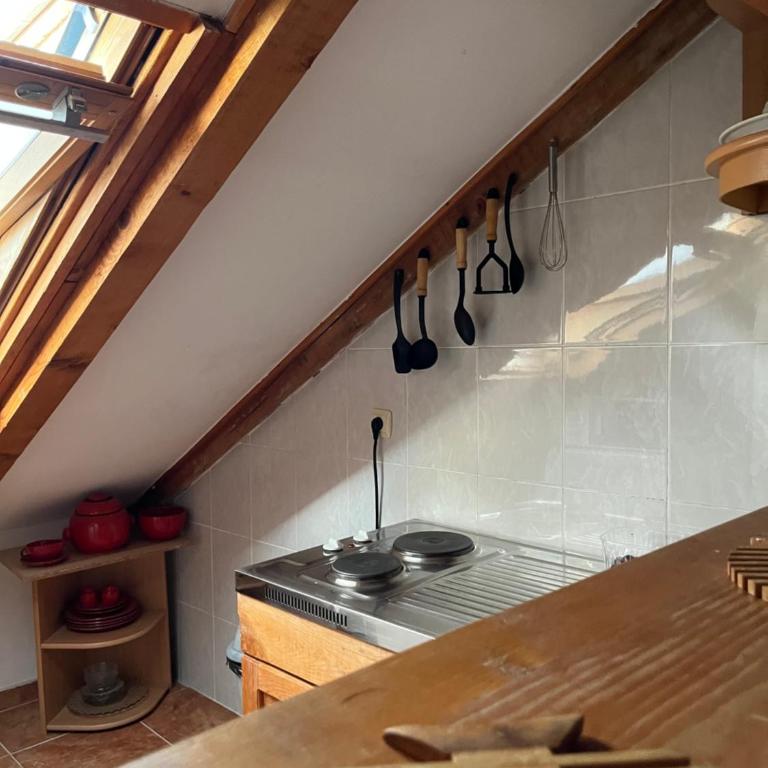The Cozy Attic Stay - One-Bedroom Apartment - 27