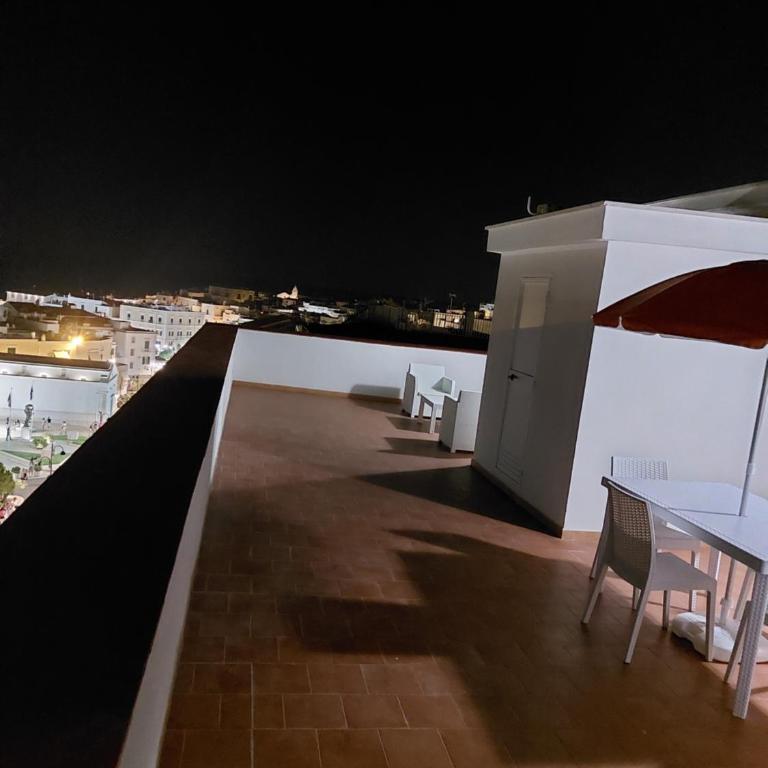 La Reggia del Corso - Three-Bedroom Apartment - 6