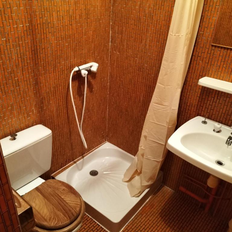 Chambre Triple avec Salle de Bains Privative 2 - Chambre Triple avec Salle de Bains Privative - 2