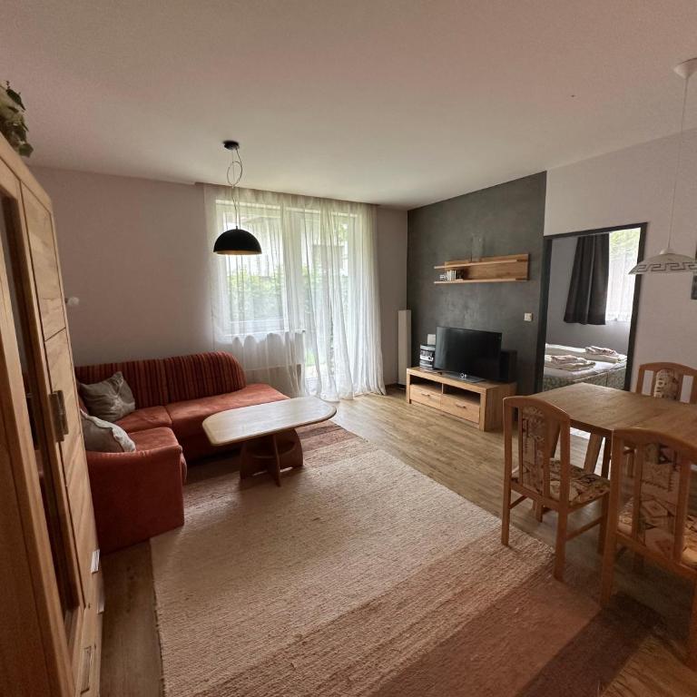 Top 1 Gartenwohnung - Apartment mit 2 Schlafzimmern - 1