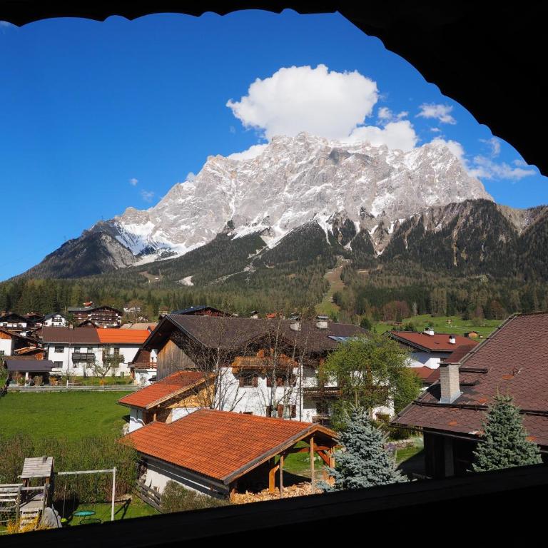 Haus Alpenglühen - Apartment mit Balkon 1 - 2