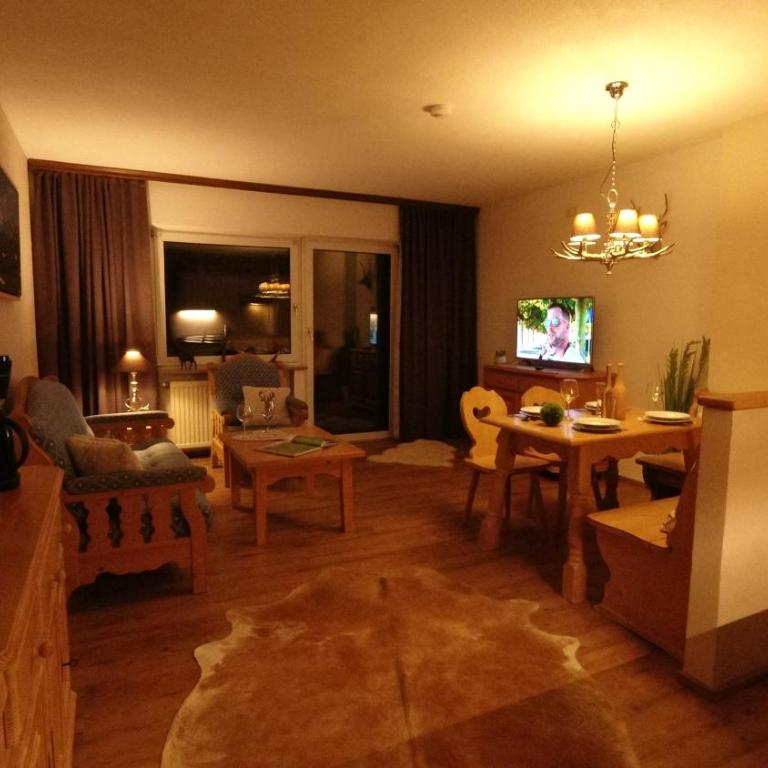 Haus Alpenglühen - Apartment mit Balkon - 9 - 10