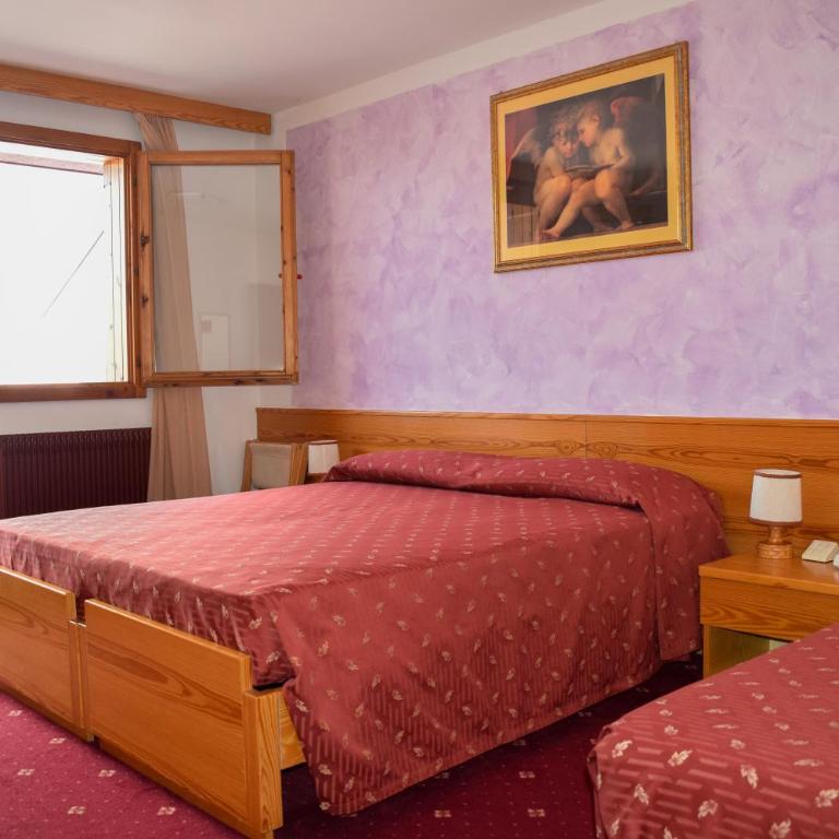 Beohotel - Habitación Triple con balcón - 1