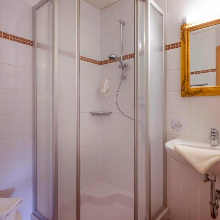 Appartementhaus Chalet Alpina - Apartamento de 2 dormitorios con ducha - 16