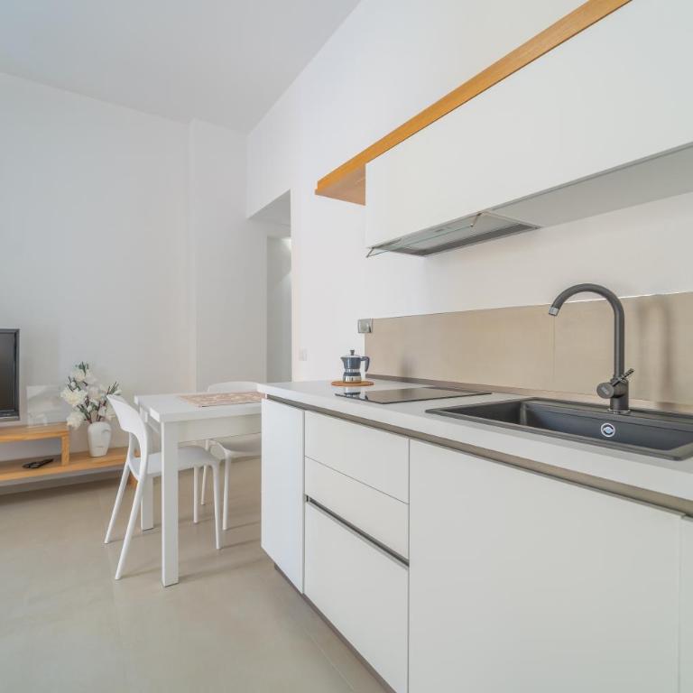 Nuova -Luxury Rooms & Apartment- - Appartamento con Vista Piscina - 8