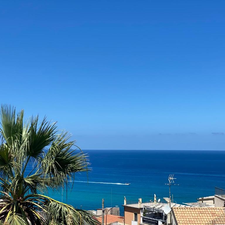 Holiday House Nuvola TROPEA CENTRO WIFI PARKING - Three-Bedroom Apartment - 1