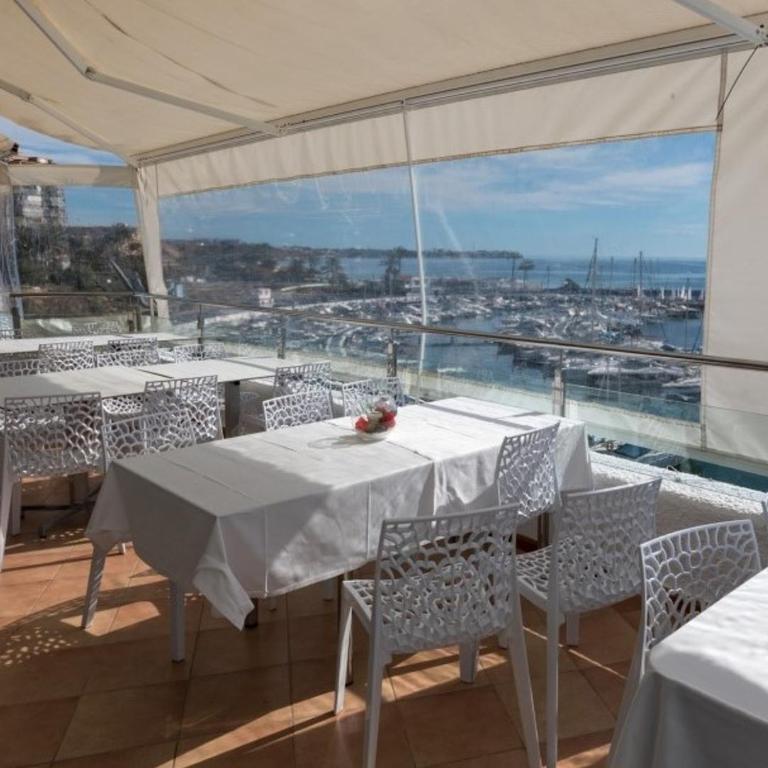 Apartamento en la Rambla Centro Alicante C - Three-Bedroom Apartment - 50