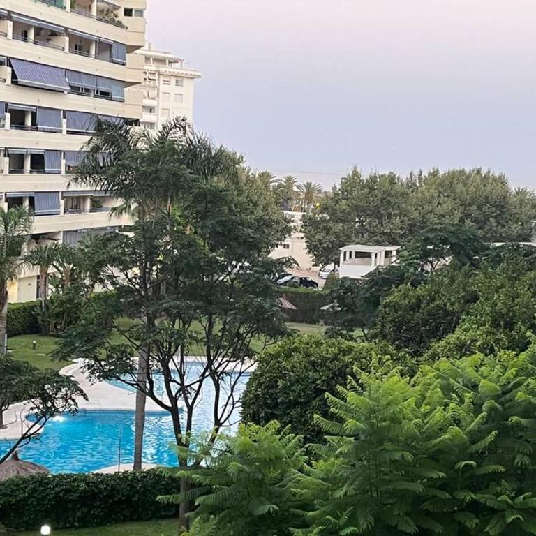 Marbella Piso en casco junto a playa Piscina in summer season - Apartamento de 2 dormitorios - 25