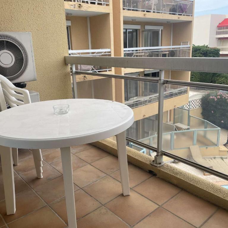 Juan les Pins: Appartement 2 pièces avec piscine proche plage - FR-1-252-194 - Apartment - 8